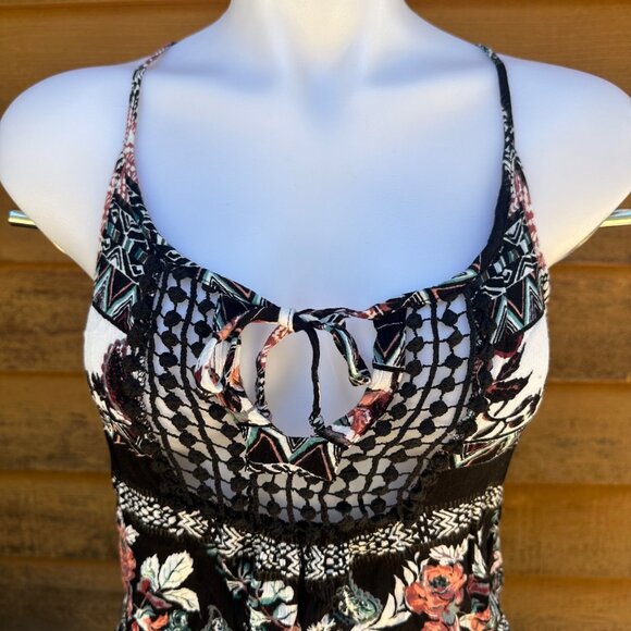 Happening In The Present Floral Black Tie Key Hole Front Tank Top Size S - Picture 3 of 7